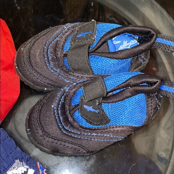 Swimsuit and swim shoes - Picture 3 of 3